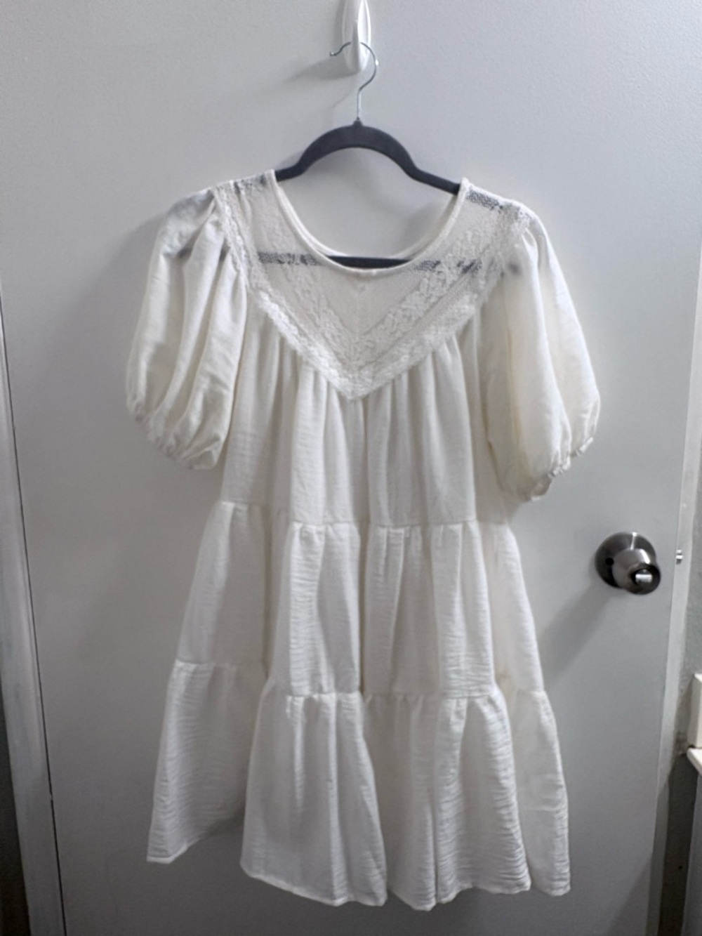 By The River Women’s Ivory Lace Tiered Puff-Sleeve Dress